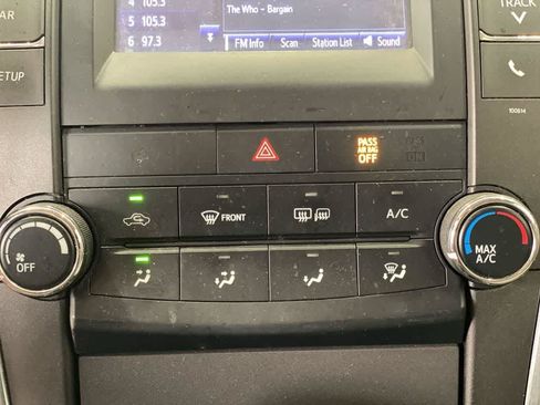 Used 2016 Toyota Camry LE FWD image 21