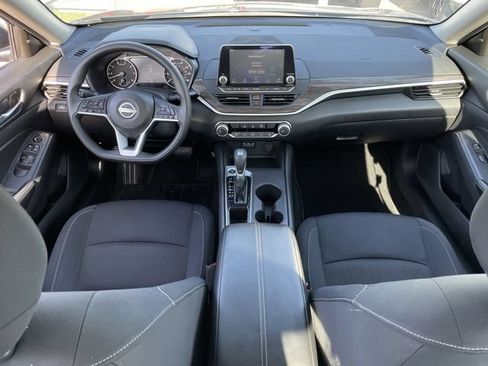 Used 2025 Nissan Altima 2.5 SV FWD image 9
