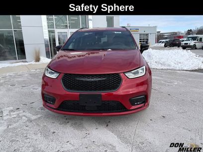 New 2026 Chrysler Pacifica Select