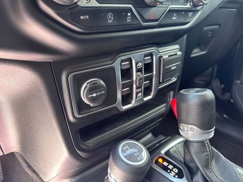 Used 2023 Jeep Wrangler Unlimited Sahara AWD/4WD image 27