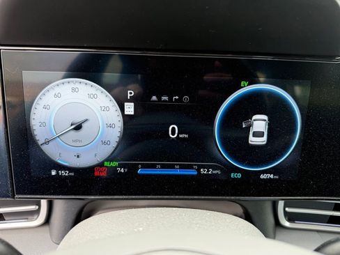 Used 2025 Hyundai Elantra SEL FWD image 8