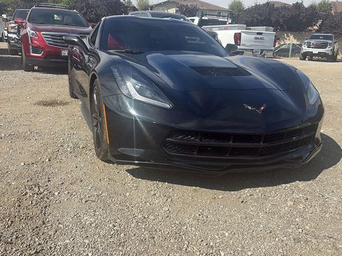 Used 2019 Chevrolet Corvette Stingray Coupe w/ Carbon Flash Badge Package RWD image 2