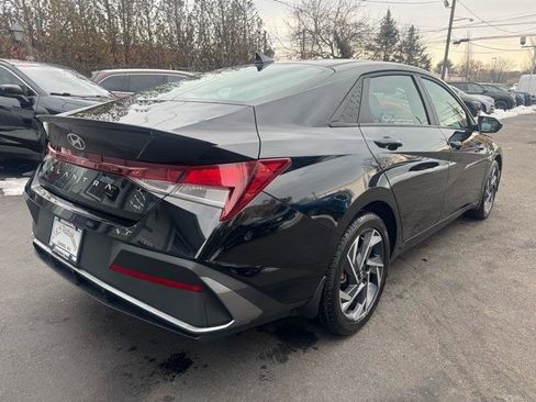 Used 2025 Hyundai Elantra Sport image 6
