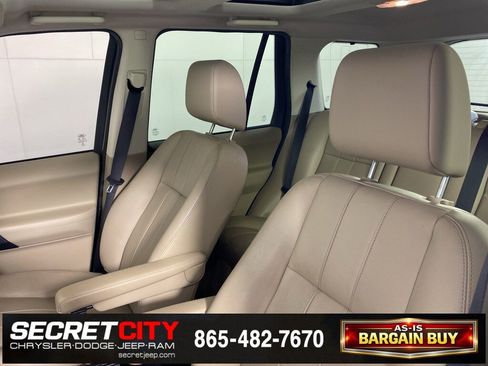 Used 2014 Land Rover LR2 image 9