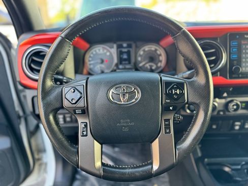 Used 2018 Toyota Tacoma TRD Off-Road image 19