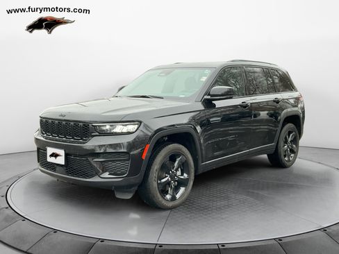 Used 2023 Jeep Grand Cherokee Altitude image 7
