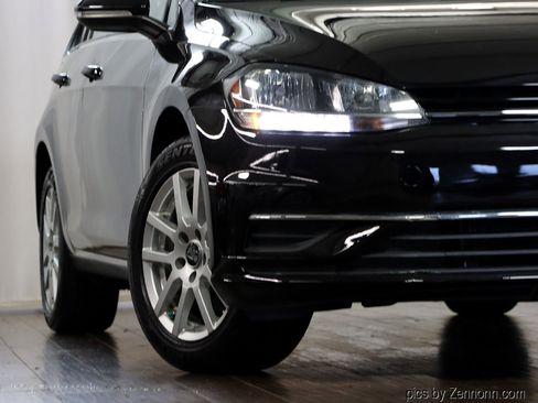 Used 2019 Volkswagen Golf S image 4