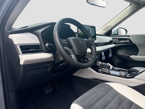 New 2026 Mitsubishi Outlander SE FWD image 9