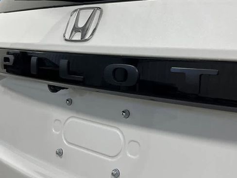 New 2025 Honda Pilot EX-L image 9