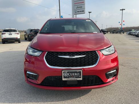 New 2026 Chrysler Pacifica Select FWD image 8