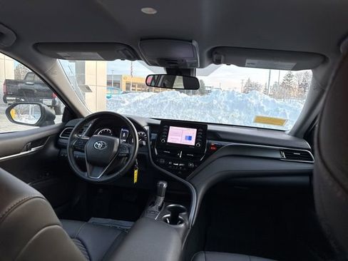 Used 2024 Toyota Camry SE image 32