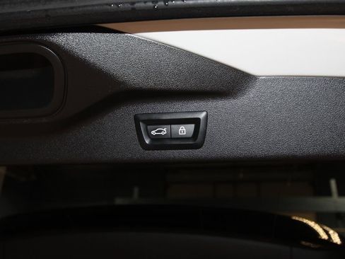 Used 2023 BMW X7 xDrive40i w/ Executive Package image 48