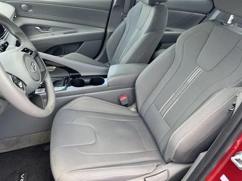 Certified 2025 Hyundai Elantra SEL FWD image 34