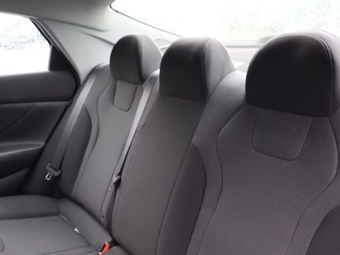 Used 2024 Hyundai Elantra SE FWD image 9