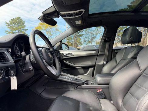 Used 2016 Porsche Macan Turbo image 11