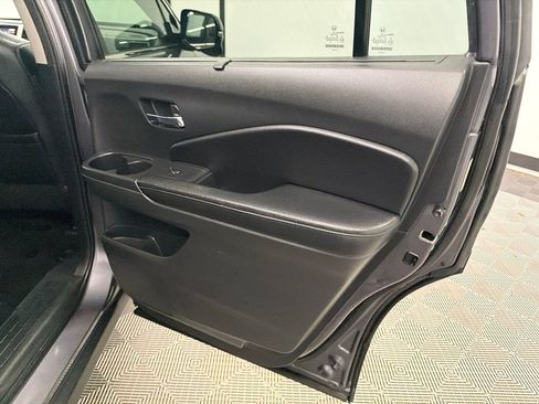 Used 2016 Honda Pilot Touring image 18