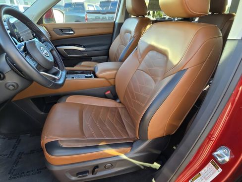 Used 2023 Nissan Pathfinder Platinum image 14