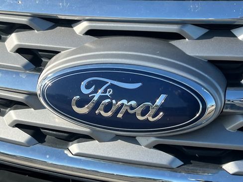 Used 2019 Ford Explorer Limited w/ Class III Trailer Tow Package FWD image 13