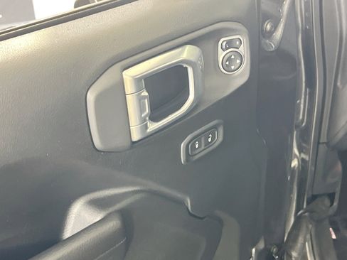 Used 2022 Jeep Gladiator Sport AWD/4WD image 17