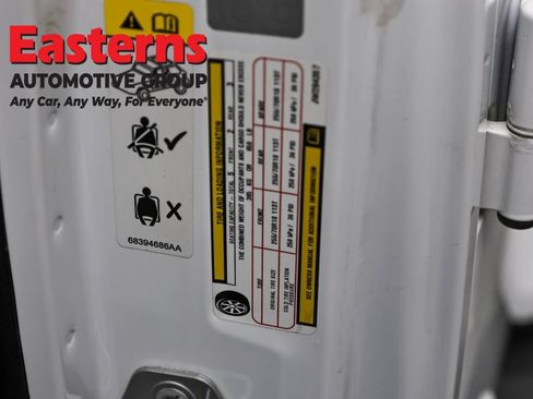 Used 2018 Jeep Wrangler Unlimited Sahara AWD/4WD image 91