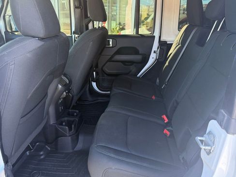 Used 2019 Jeep Wrangler Unlimited Sahara image 22