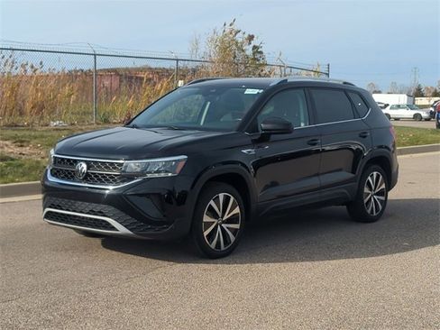 Used 2024 Volkswagen Taos SE image 7