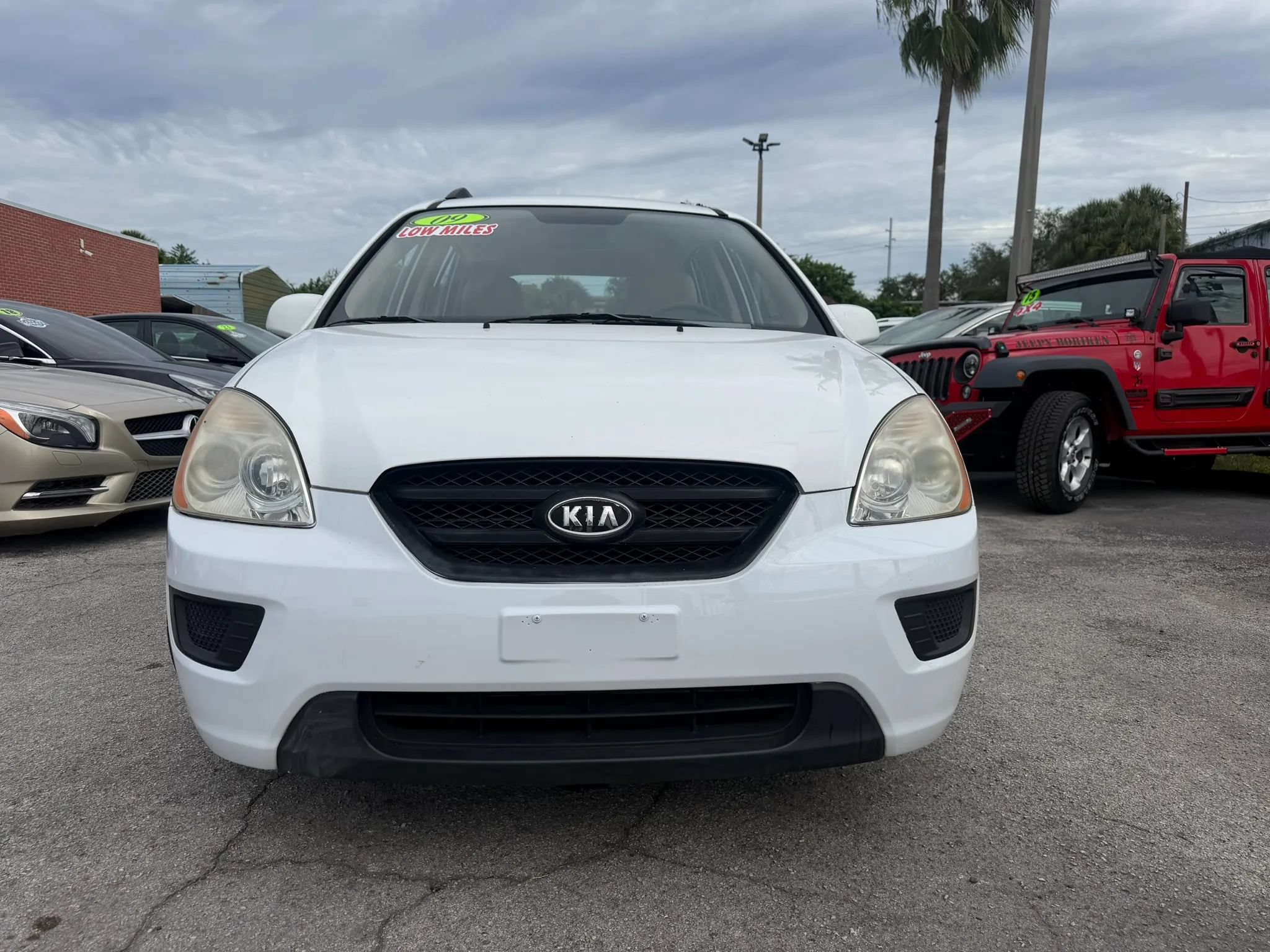 Used 2009 Kia Rondo LX FWD image 2