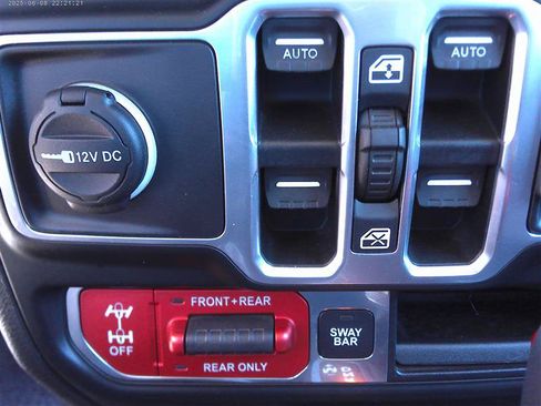 Used 2018 Jeep Wrangler Unlimited Rubicon AWD/4WD image 16