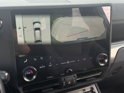 Used 2024 Lexus GX 550 w/ Accessory Package (2T) image 18