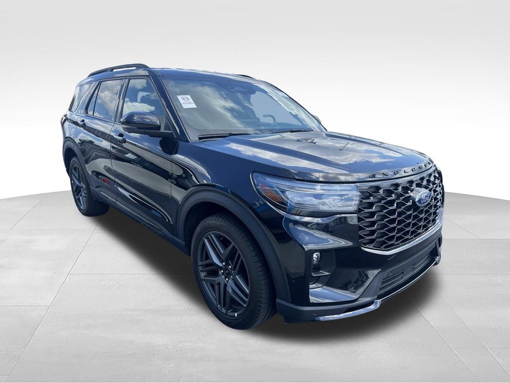 Used 2025 Ford Explorer ST-Line w/ ST-Line Street Pack AWD/4WD image 16