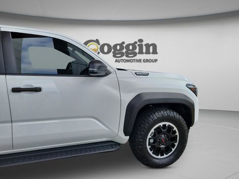 Certified 2025 Toyota 4Runner TRD Off-Road image 30