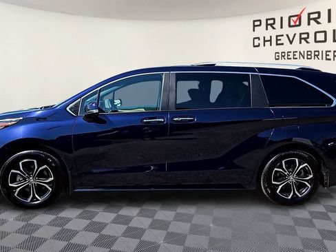 Used 2025 Toyota Sienna Platinum AWD/4WD image 5