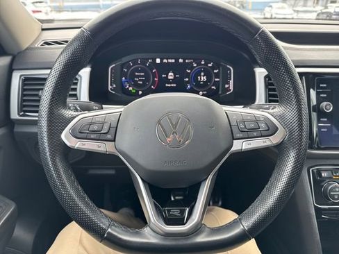 Certified 2022 Volkswagen Atlas SEL R-Line image 18