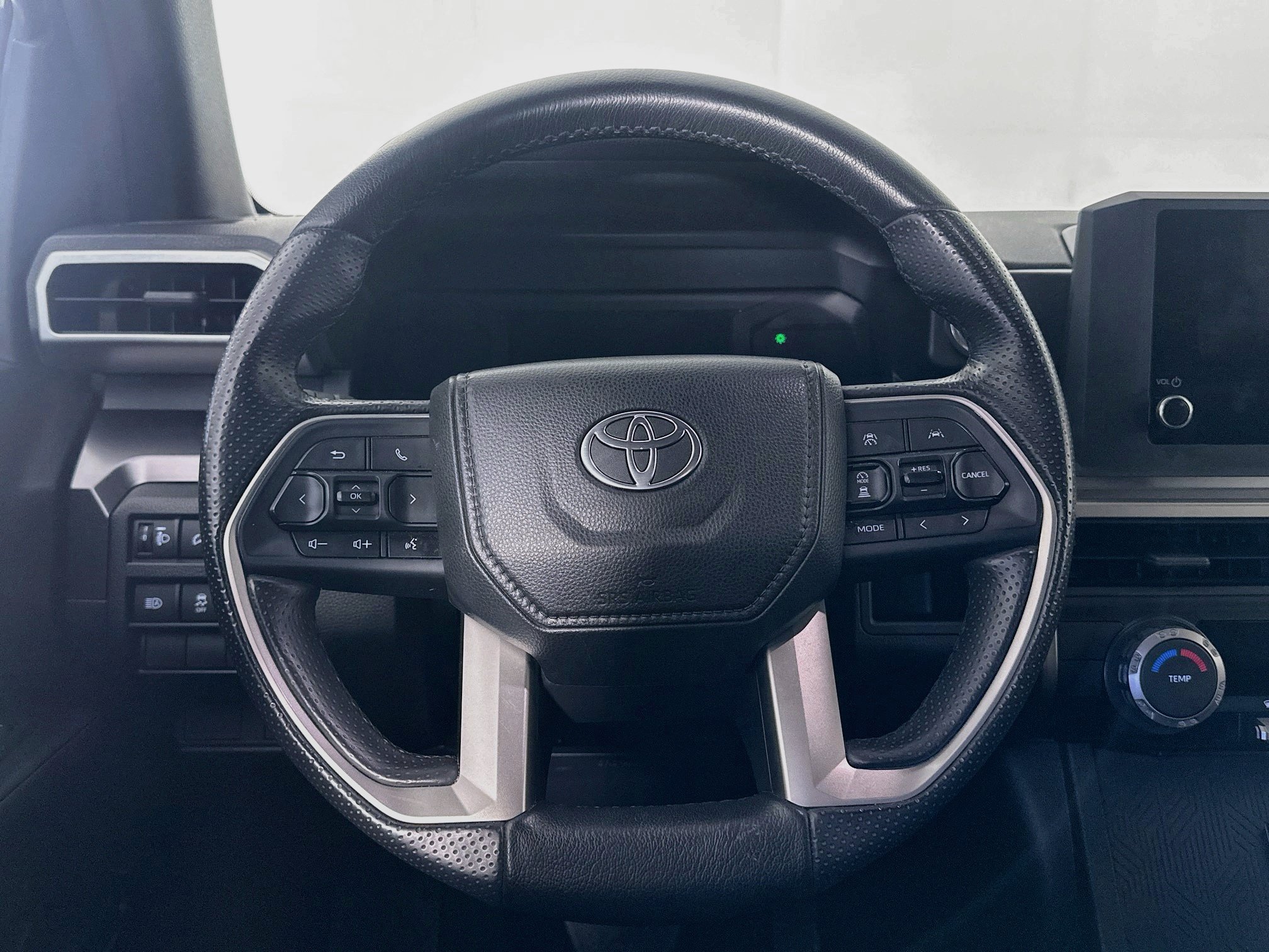 Used 2025 Toyota 4Runner SR5 AWD/4WD image 18