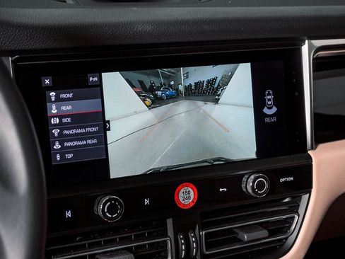 Certified 2025 Porsche Macan image 23