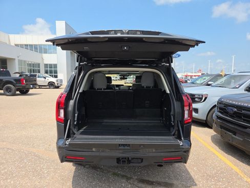 Certified 2025 Ford Expedition Active AWD/4WD image 7