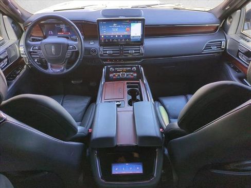 Used 2024 Lincoln Navigator Reserve image 20