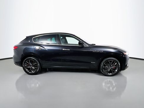 Used 2018 Maserati Levante GranLusso AWD/4WD image 3