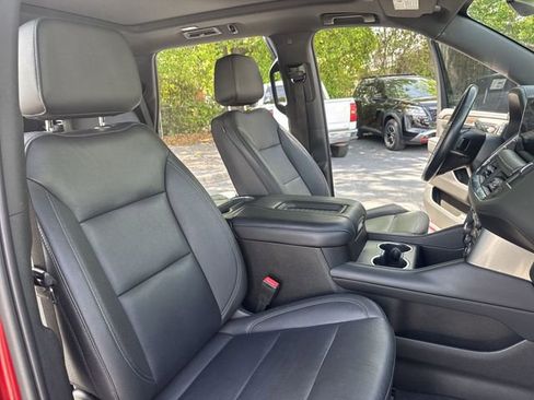 Used 2022 Chevrolet Tahoe Z71 w/ Luxury Package AWD/4WD image 10