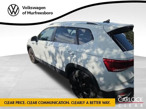 Used 2024 Volkswagen Taos SE FWD image 3