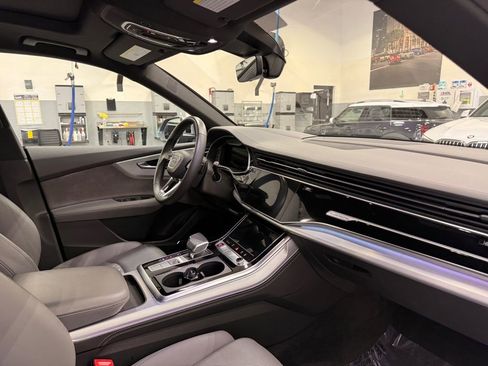 Used 2021 Audi SQ8 Prestige w/ Prestige Package image 29