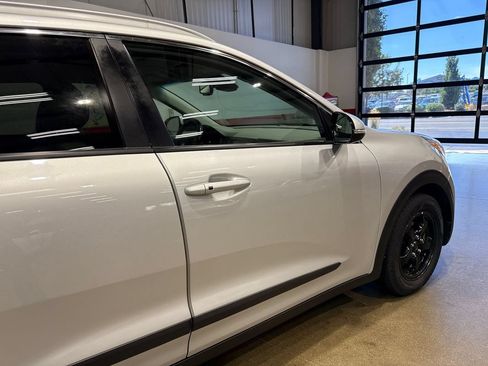Used 2019 Kia Niro EX Premium w/ Sunroof Package FWD image 60