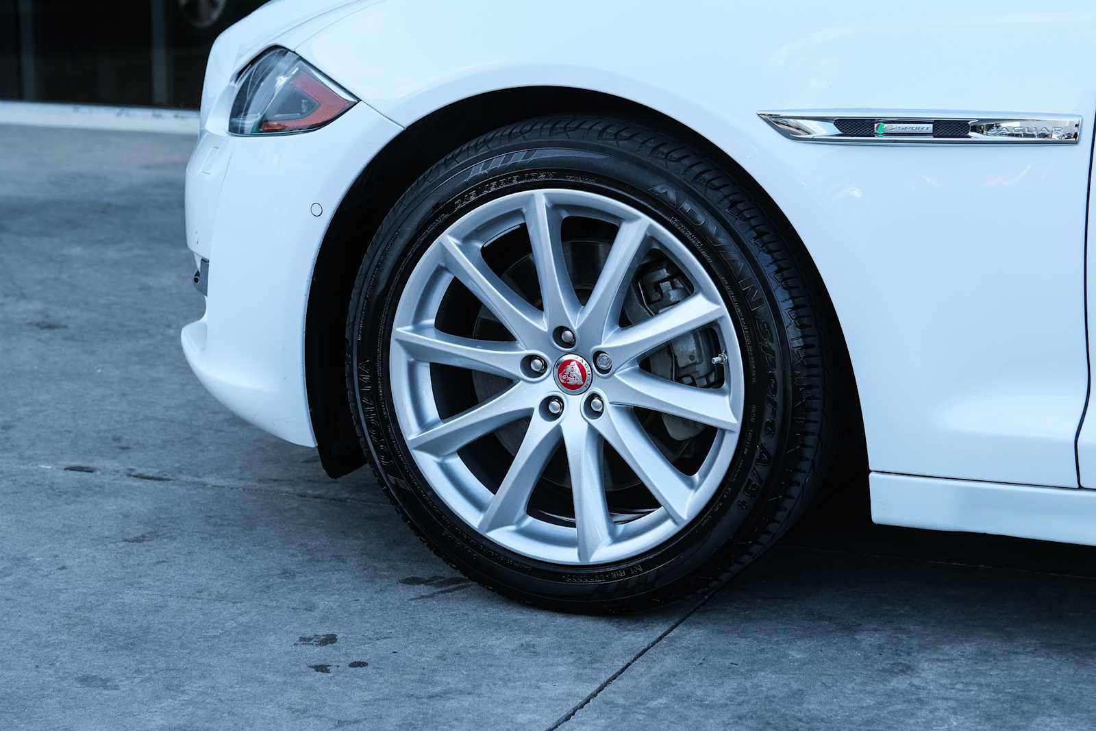 Used 2017 Jaguar XJ R-Sport RWD image 19