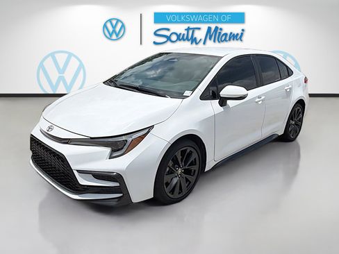 Used 2023 Toyota Corolla SE FWD image 3