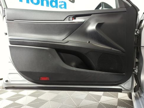 Used 2021 Toyota Camry SE image 8