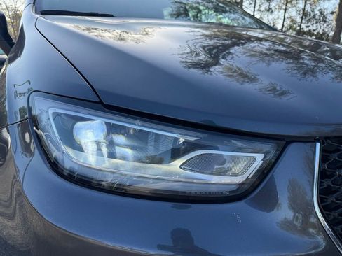 Used 2023 Chrysler Pacifica Touring-L image 4