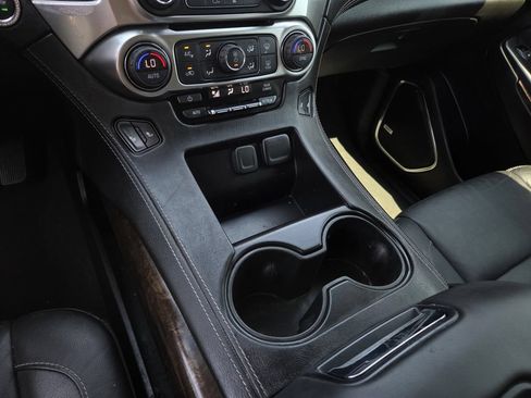 Used 2019 Chevrolet Tahoe LT w/ LT Signature Package RWD image 14