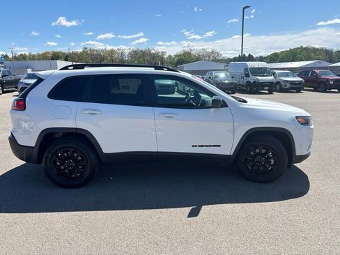 Used 2023 Jeep Cherokee Altitude Lux AWD/4WD image 3