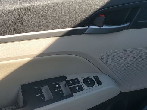 Used 2017 Hyundai Elantra Value Edition image 46