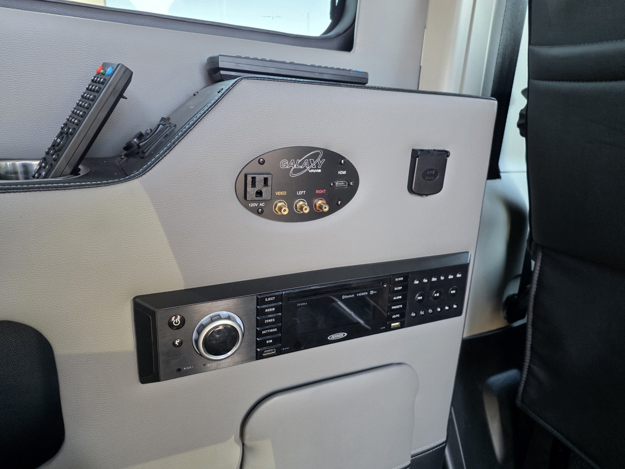 Used 2018 RAM ProMaster 2500 w/ Premium Appearance Group FWD image 10